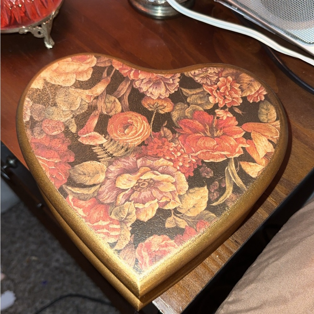 Vintage Floral Heart-Shaped Decorative Box